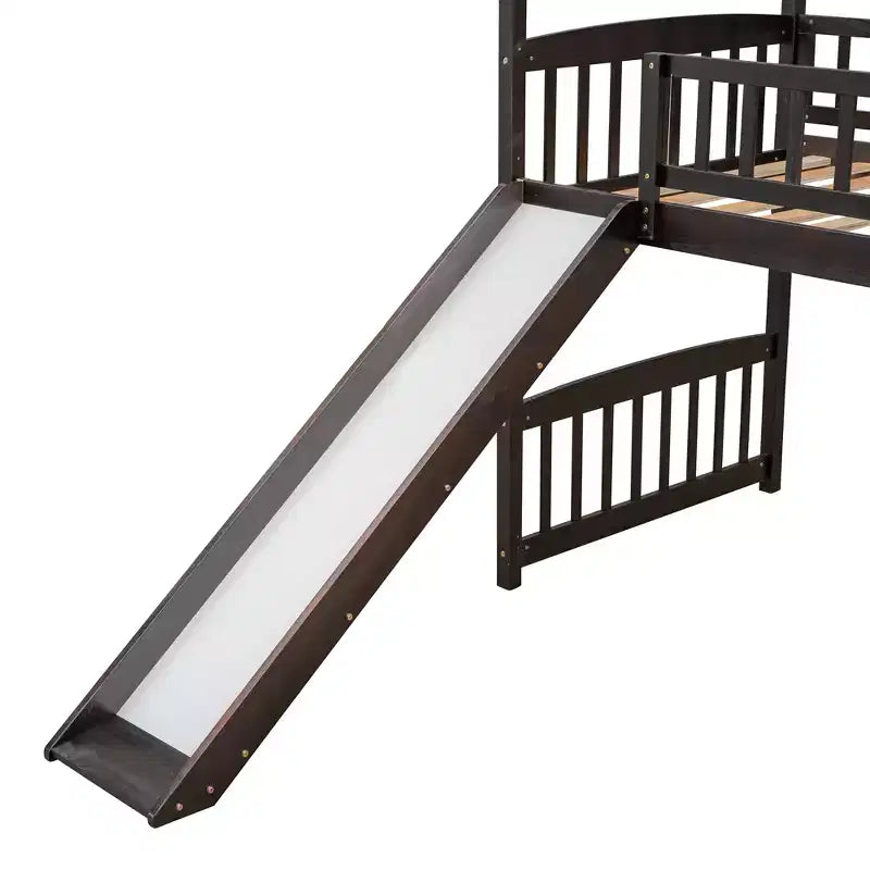 Letto a soppalco singolo con scivolo, scaletta e struttura per casetta dei giochi