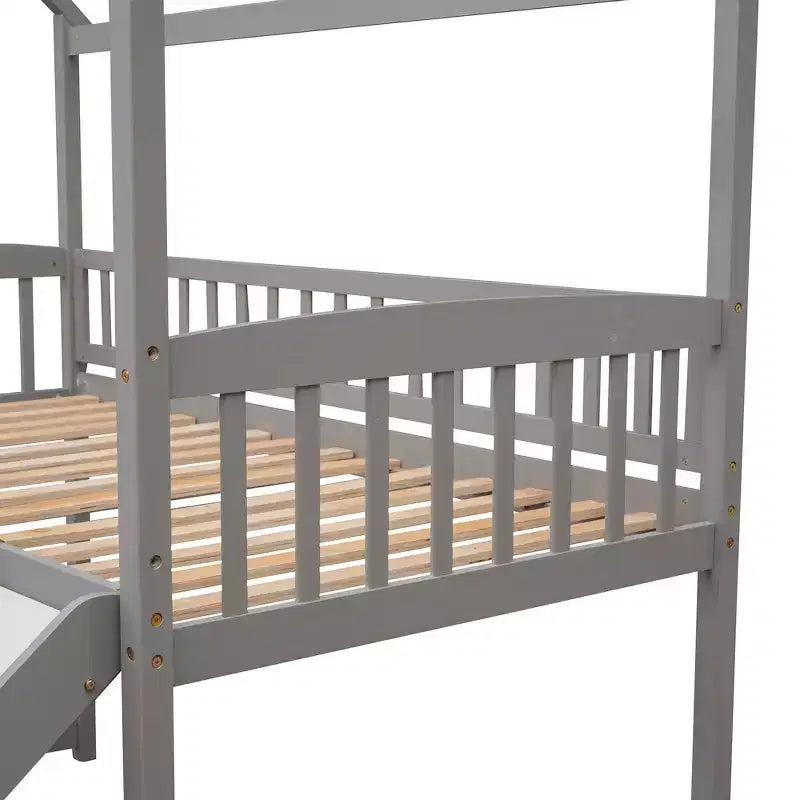 Letto a soppalco singolo con scivolo, scaletta e struttura per casetta dei giochi