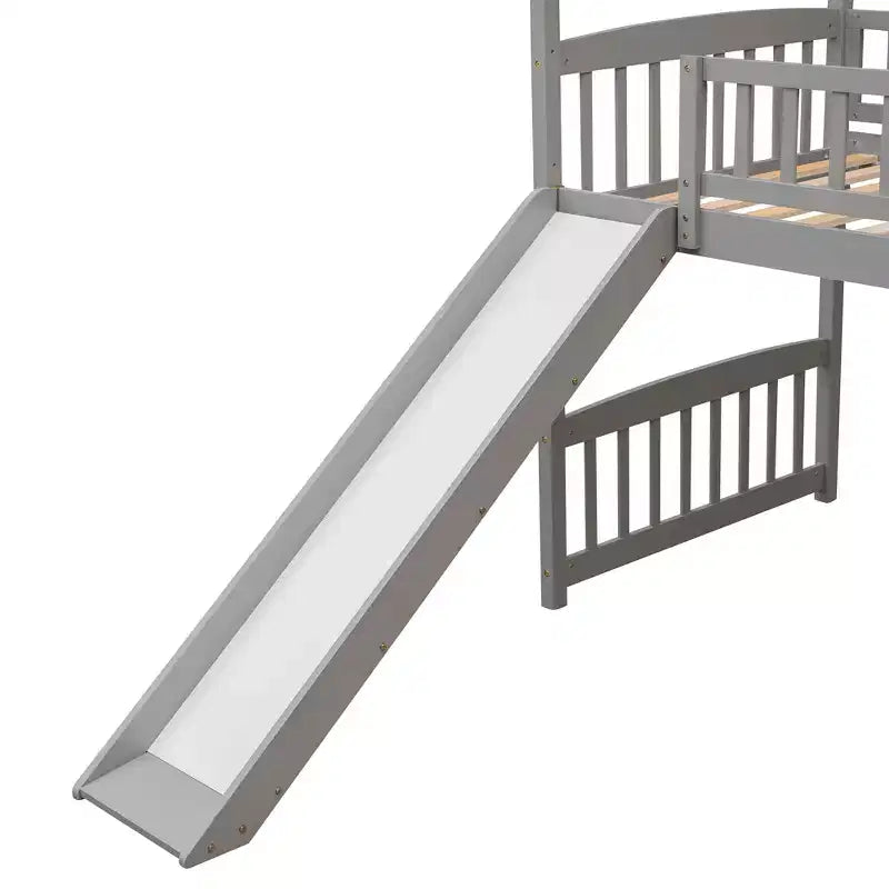 Letto a soppalco singolo con scivolo, scaletta e struttura per casetta dei giochi