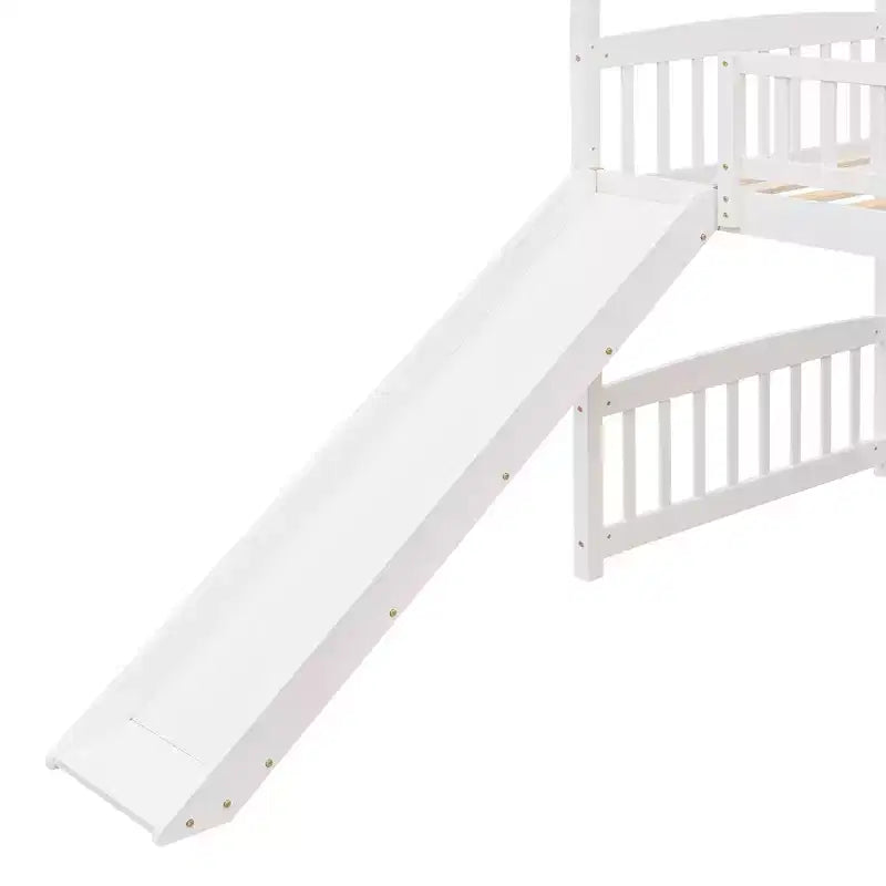 Letto a soppalco singolo con scivolo, scaletta e struttura per casetta dei giochi