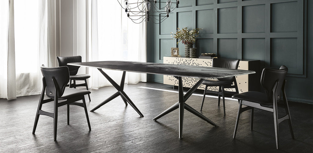 Tavolo da pranzo Atlantis Crystalart - Piedini in cromo nero (06) - Fabbricato in Italia - Il piano in vetro extrachiaro bisellato di 12mm di spessore presenta una lavorazione artistica