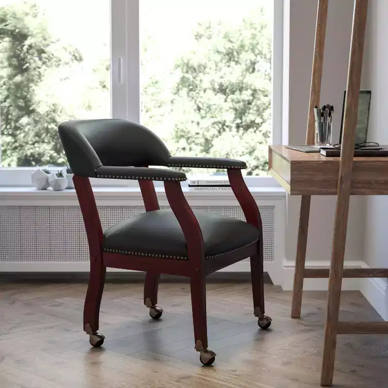 Presidente da Conferenza con Rivestimento in Vinile, Borchie in Ottone e Ruote – Struttura in Legno Massello