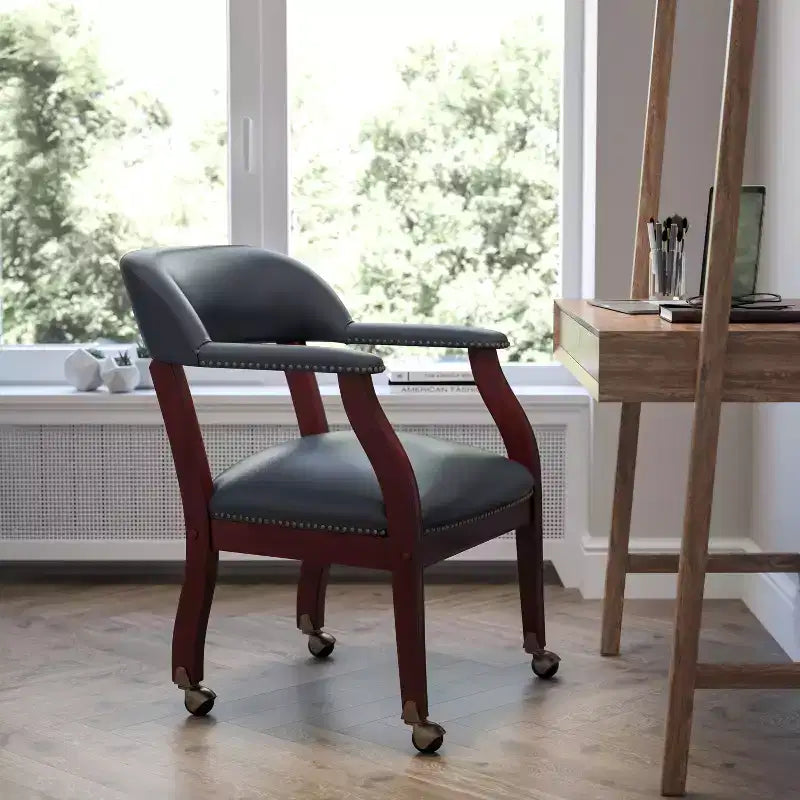 Presidente da Conferenza con Rivestimento in Vinile, Borchie in Ottone e Ruote – Struttura in Legno Massello