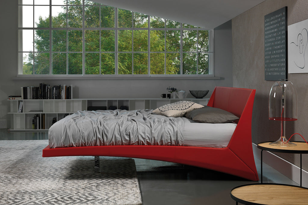Letto in pelle Dylan - La sua struttura rigorosamente geometrica e il sistema di supporto nascosto creano l'illusione di un letto fluttuante, rendendo Dylan un'audace