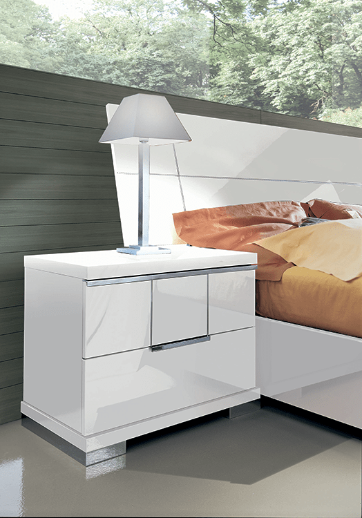 Comodino Asti (Ordine speciale) - Parte di una collezione per la camera da letto dal design fluido e funzionale, che include letto, cassettiera, comodini, cassettiera