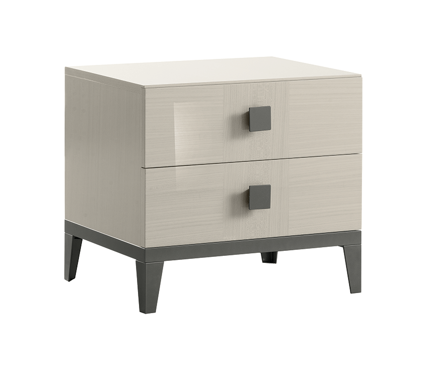 Comodino Mont Blanc - Colore: Koto Chiaro Lucido Materiale: Impiallacciatura di Legno Dimensioni: L 61 x P 51 x A 56 Descrizione:Un comodino con un audace