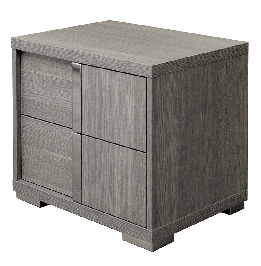 Comodino Tivoli - Colore: Rovere Grigio Opaco Materiale eco: Impiallacciatura di legno Montaggio: Completamente assemblato Dimensioni: L 24 x P 18 x A 22 Descrizione:A