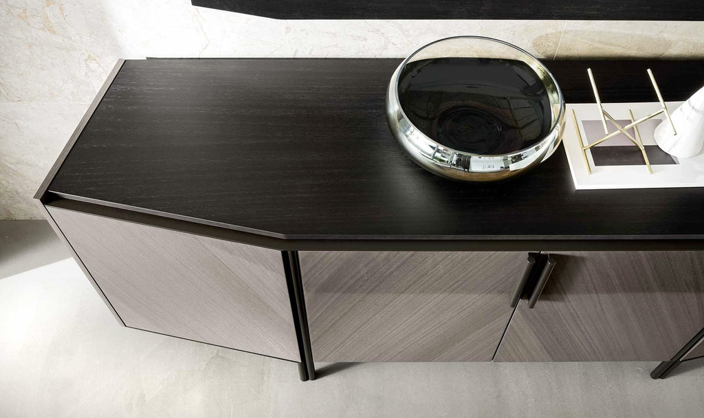Madia Olimpia 4D - Colore: Eucalipto Velluto Lucido Materiale: Impiallacciatura di Legno Dimensioni: Madia: L 210 x P 56 x H 79 Descrizione: Una madia a 4 ante