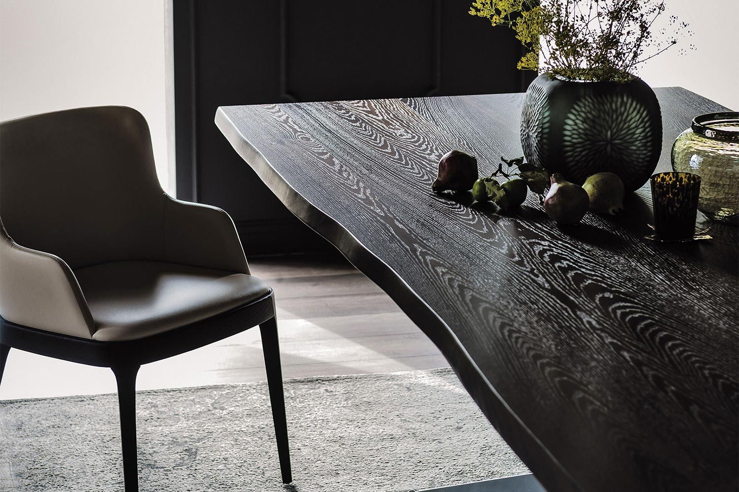Tavolo da Pranzo in Legno Atlantis - Le basi a doppio piedistallo utilizzano forme geometriche sia per il supporto che per l'impatto visivo - Fabbricato in Italia