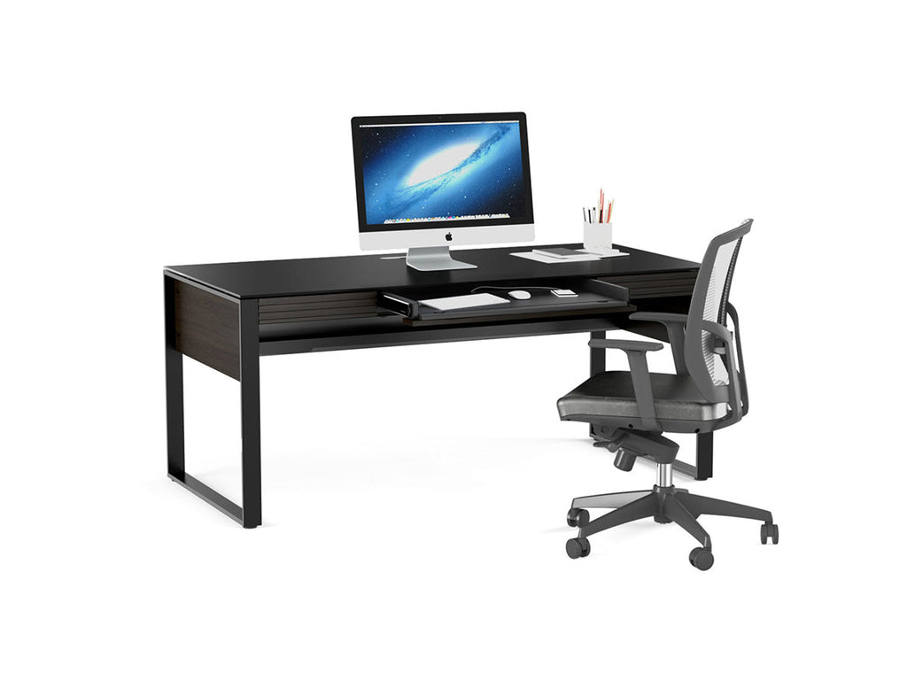 Scrivania direzionale Corridor – Linee pulite e stile raffinato con funzionalità organizzative integrate - Linee pulite e stile raffinato con funzionalità organizzative integrate