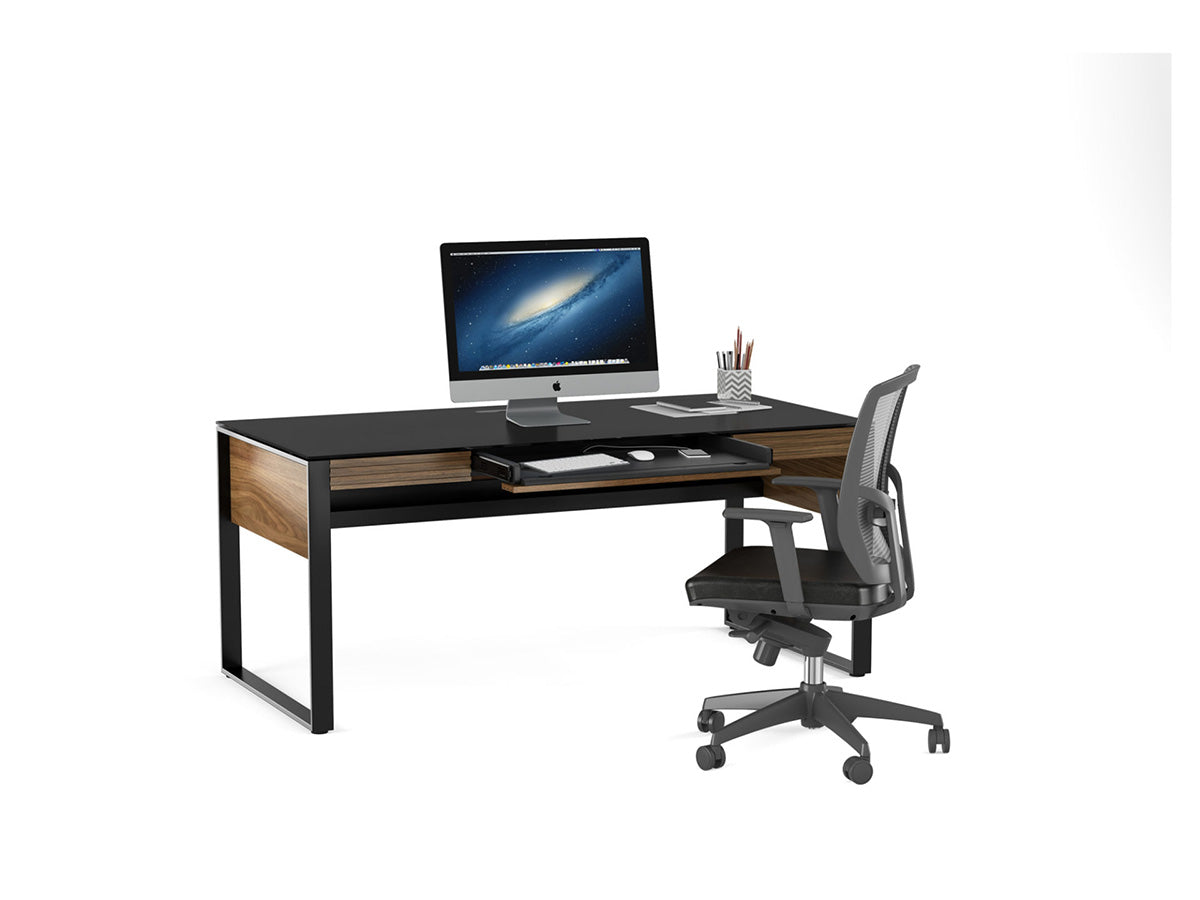 Scrivania direzionale Corridor – Linee pulite e stile raffinato con funzionalità organizzative integrate - Linee pulite e stile raffinato con funzionalità organizzative integrate