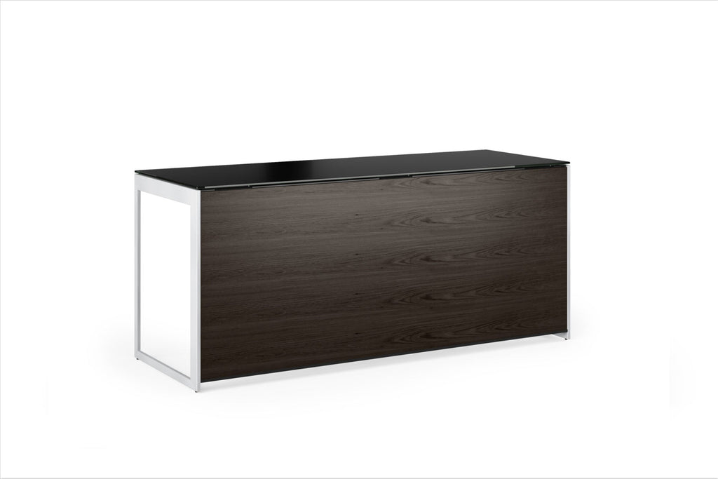 Scrivania moderna per ufficio domestico - Dotata di un pannello posteriore magnetico per l'organizzazione dei cavi e di un ampio spazio di archiviazione all'interno di una struttura minimalista.Caratteristiche: Cassetto per tastiera