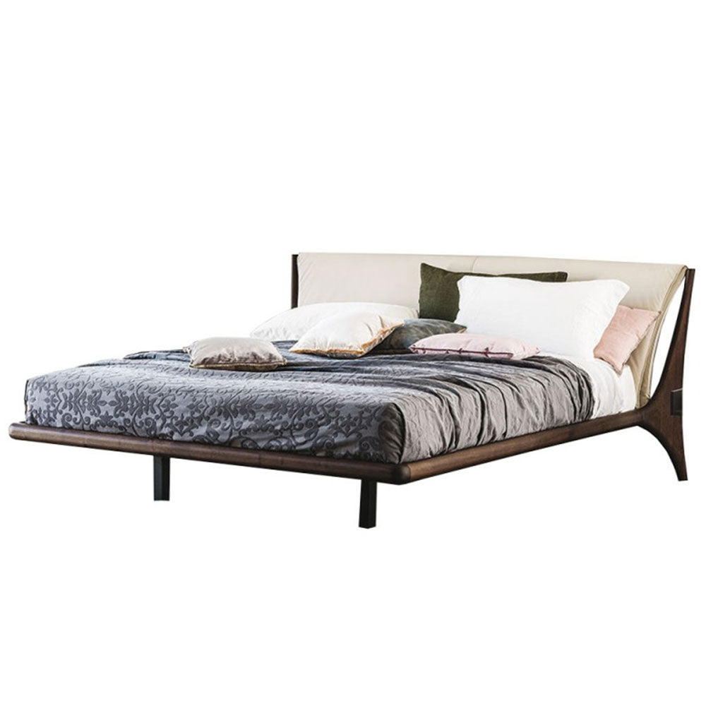 Nelson Bed - La struttura in legno massello dona un calore naturale, mentre la testiera dalle dimensioni generose offre comfort e stile