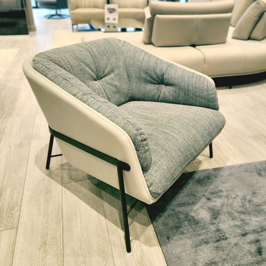 Poltrona Fashion - Il profilo in contrasto crea un elegante gioco di colori e forme nel rivestimento - Il profilo in contrasto crea un elegante gioco di colori e forme nel rivestimento