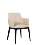Poltrona in pelle Osaka Light Mocha 301 – Dotata di solida struttura in legno nero, seduta imbottita spessa e schienale di supporto