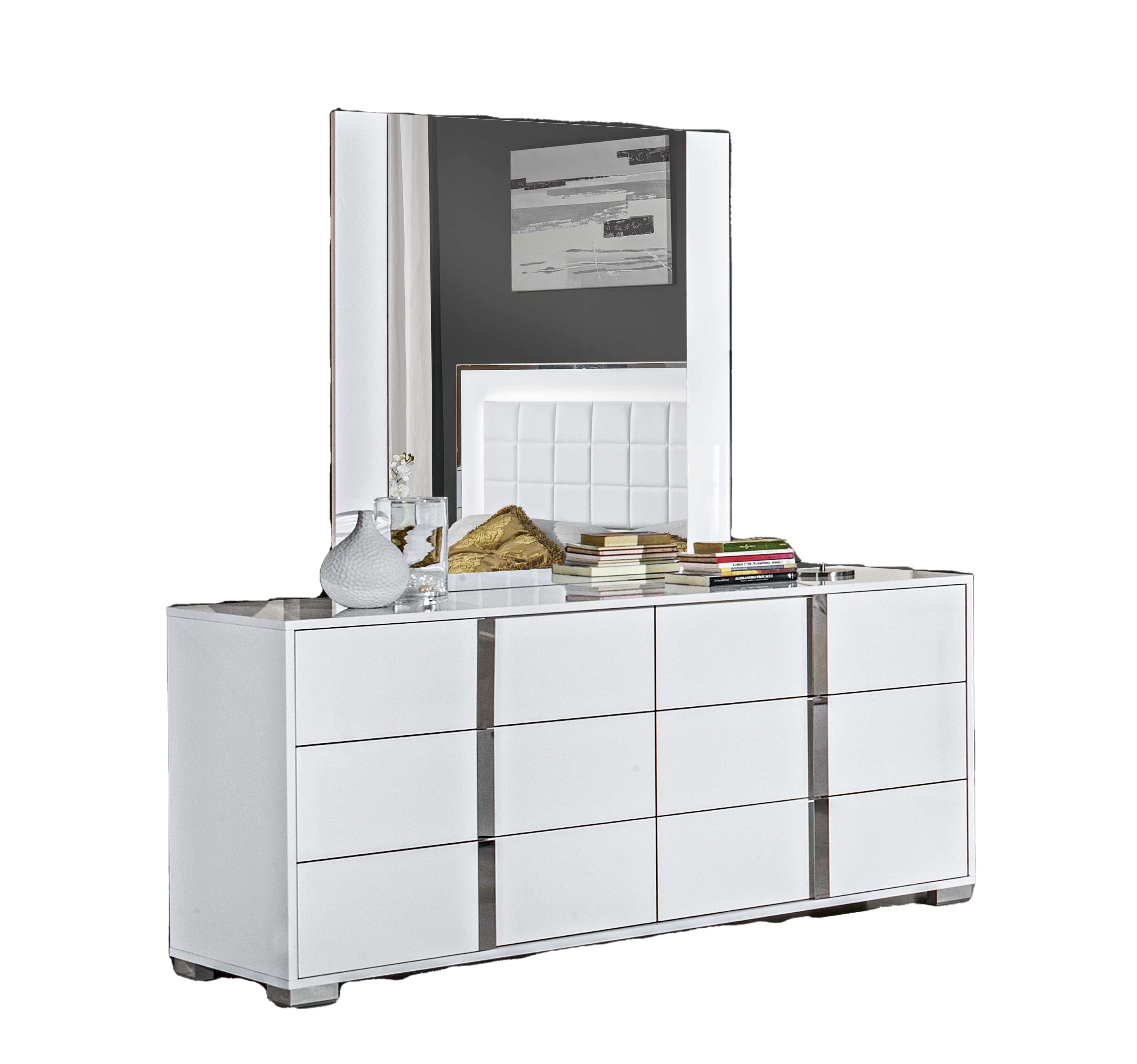 Comò Alice e Specchio in Bianco Lucido - Colore: Bianco Materiale: Impiallacciatura in legno Stile: Moderno Dimensioni: Comò: 65,3L x 18,9P x 34,2A Specchio: 39,3L x