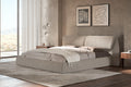 Simon Bed - Definito dal suo profilo basso, a filo pavimento, e dalla scultorea testiera imbottita, Simon unisce curve morbide a geometrie precise per creare